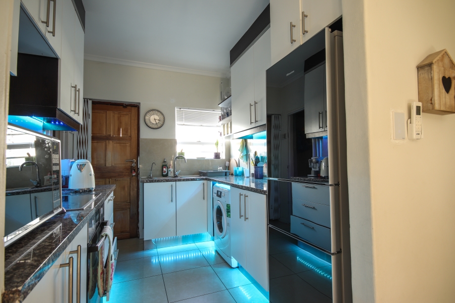 3 Bedroom Property for Sale in Parklands East Western Cape